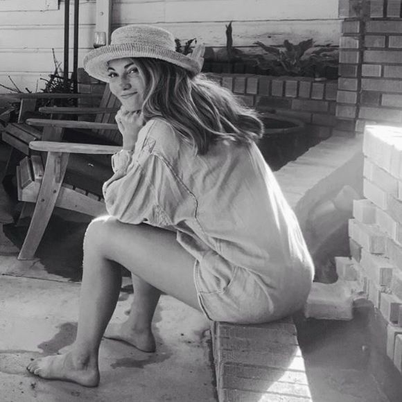 Meet your Posher, Halle - Picture 1 of 1